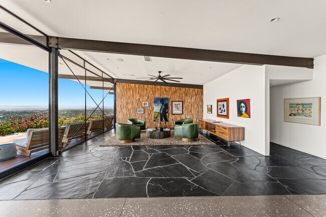 Building Photo - 4925 E Red Rock Dr
