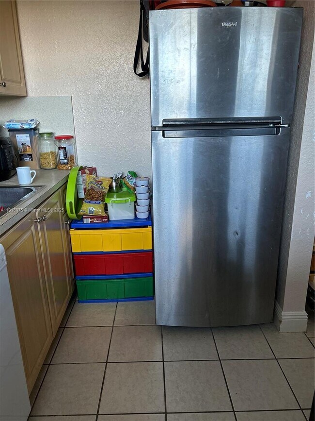 Building Photo - 110 SE 2nd St