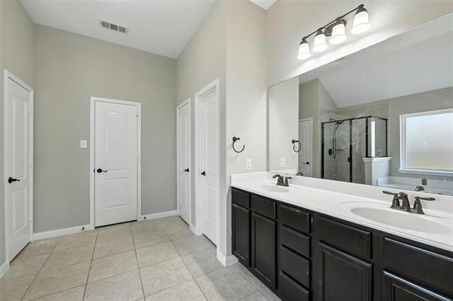 Building Photo - 2401 Fall Leaf Ct