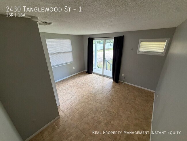 Building Photo - 2430 Tanglewood St