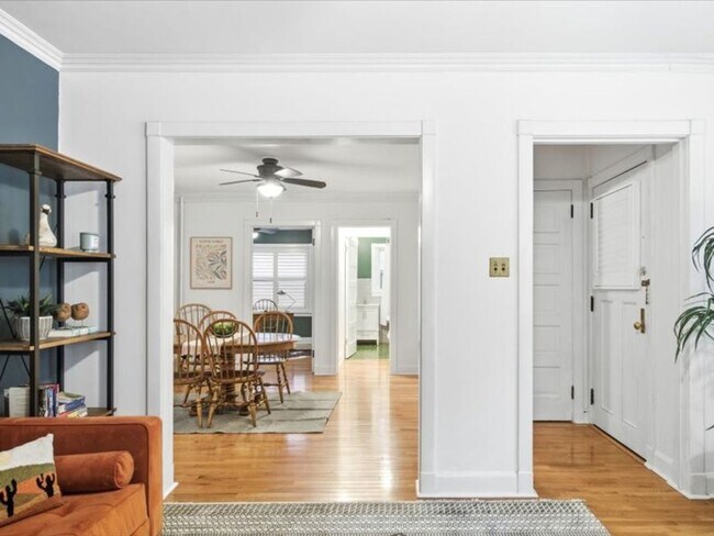 Building Photo - Cap Hill Beautiful 2 Bed Charming and Light Filled condo in the Blenheim