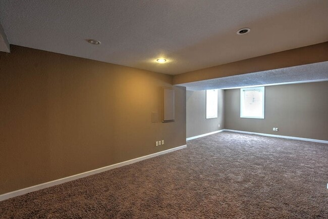 Building Photo - Forsyth Home!  4 Beds 3.5 Baths with Finis...