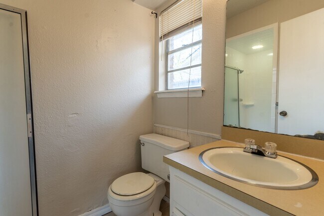 Building Photo - Spacious Rent to Own in South OKC!