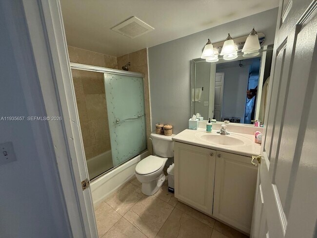 Building Photo - 101 Sidonia Ave