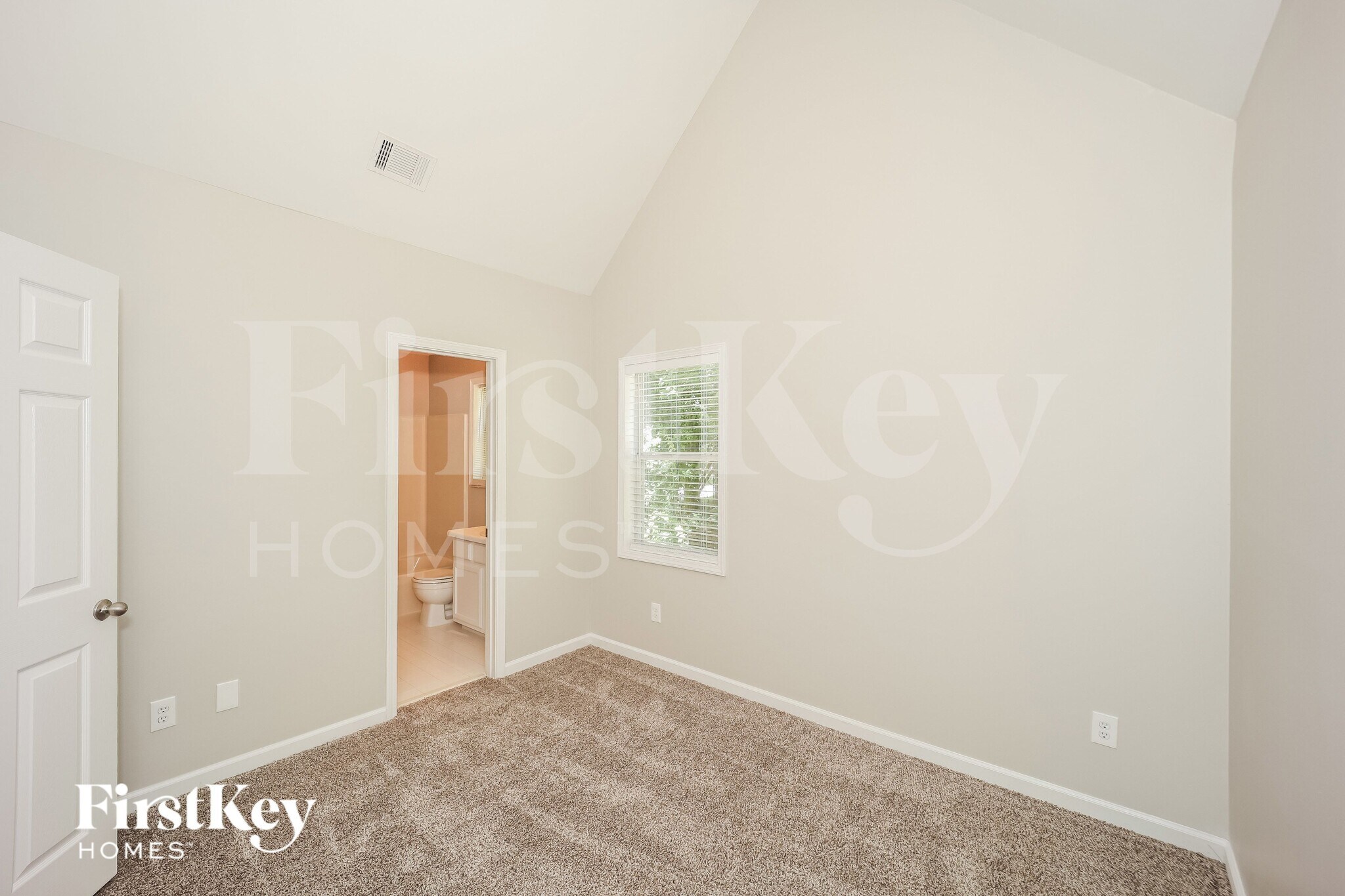 Building Photo - 42 Treetop Ln