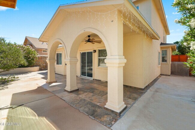 Building Photo - 7089 Tierra Roja St