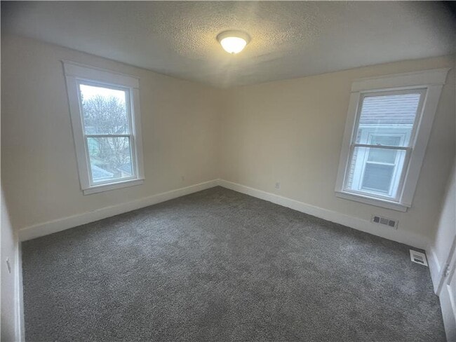 Building Photo - 316 Henry Ave