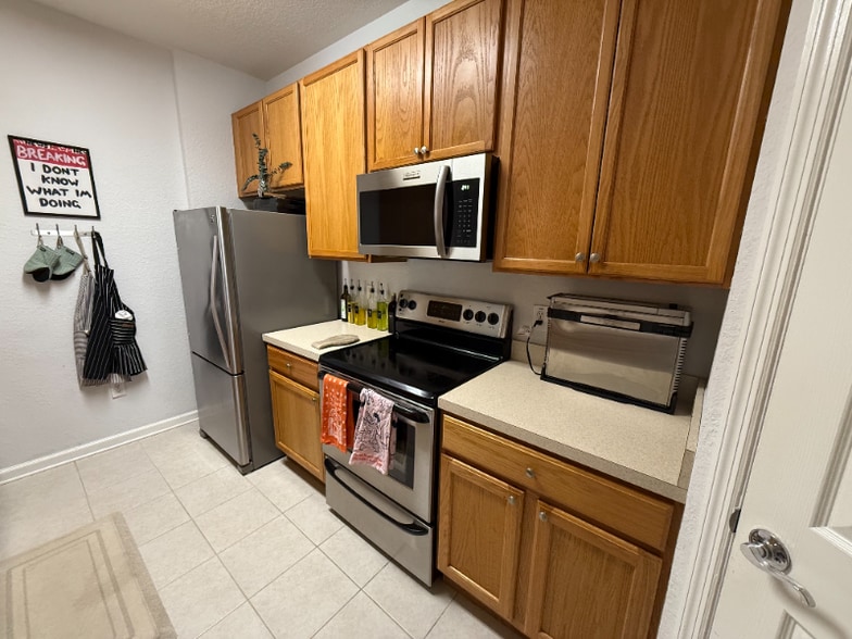 Building Photo - 6380 Contessa Dr