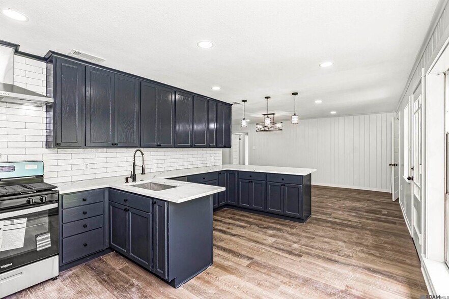 Building Photo - 535 Thornwood Dr