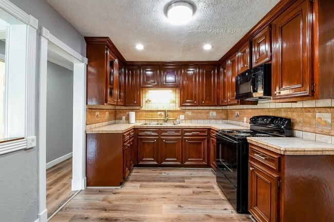 Building Photo - 3017 Barberry Dr