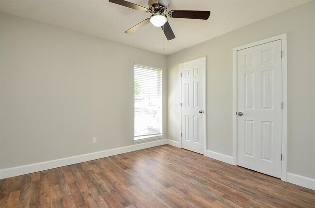 Building Photo - 7203 Sharpsburg Dr