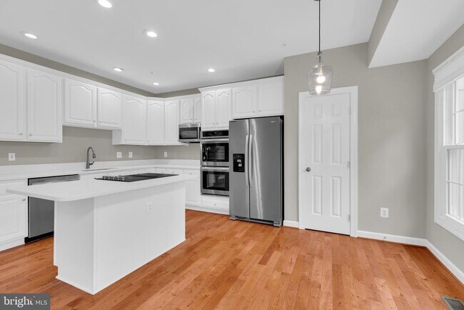 Building Photo - 1814 Fallbrook Ln