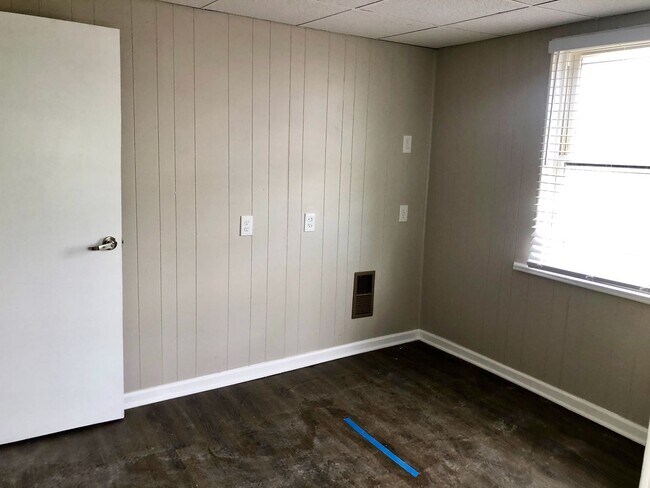 Building Photo - *** Swissvale * Beautiful & Spacious 4 Bedroom / 2 Bath House * Large Fenced in Backyard * Pet Fr...