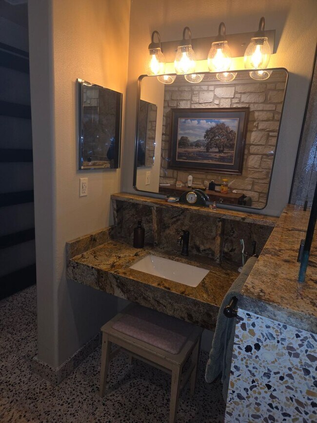 Building Photo - 2403 Bottoms East Rd