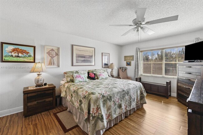 Building Photo - 900 SW 125th Way