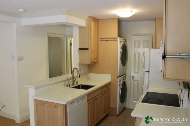Building Photo - Rare Corner One Bedroom Fully Remodeled w/ In-Unit Laundry