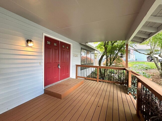 Building Photo - Large 4 Bed, 2.5 Bath House! Landscaping Included!