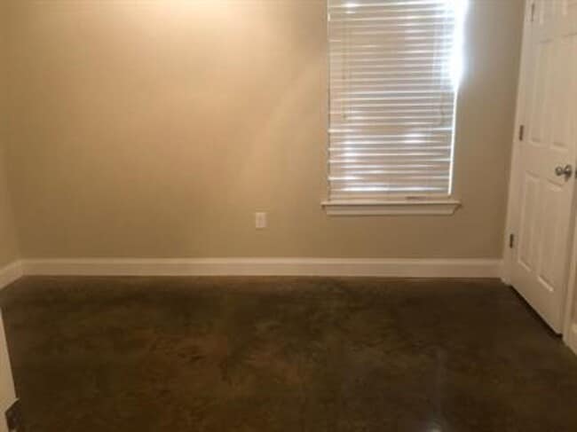 Building Photo - Country side home