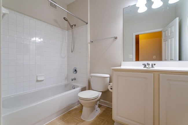 Building Photo - Spacious 3 Bed 2 Bath Condo With Balcony In Sought After Summerfield at Brambleton