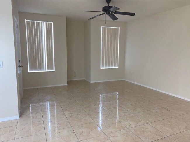 Building Photo - 607 Belmont Pl