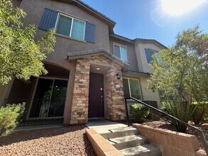 Building Photo - 3 bedroom townhome in Henderston gated community