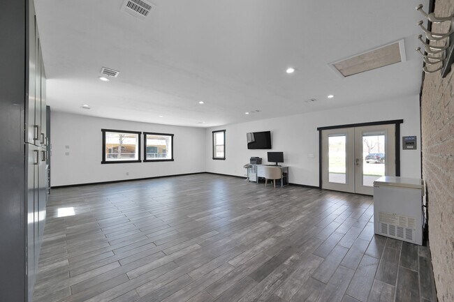 Building Photo - 10420 Hufsmith Rd