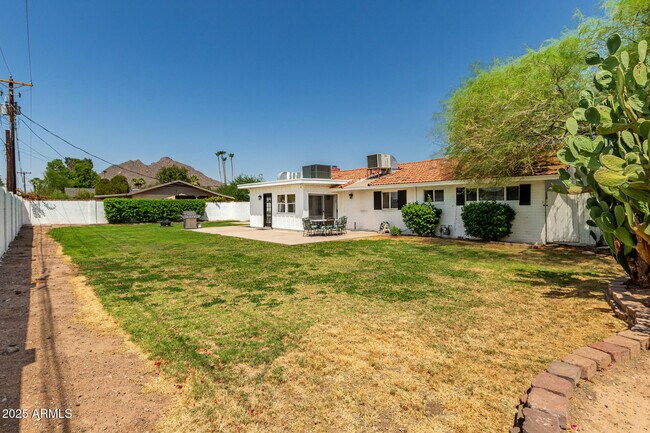 Building Photo - 6925 E Rancho Vista Dr
