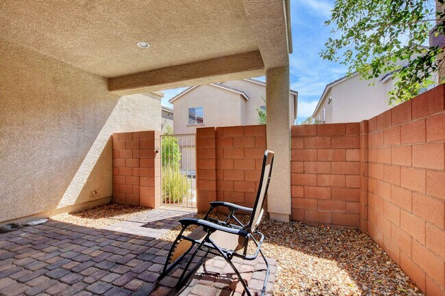 Building Photo - Beautiful Two Story Located on the Southwest