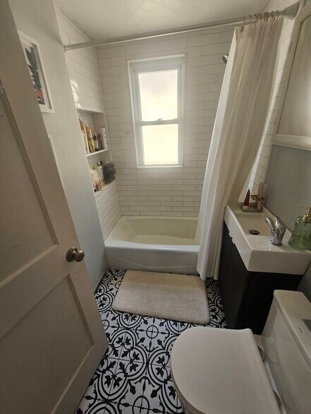 fresh bathroom - 32 Sunset Rd