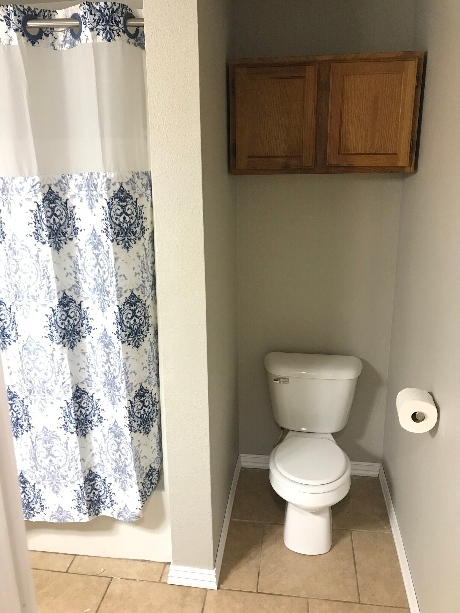 Hall bathroom - 1382 N Dawn Dr