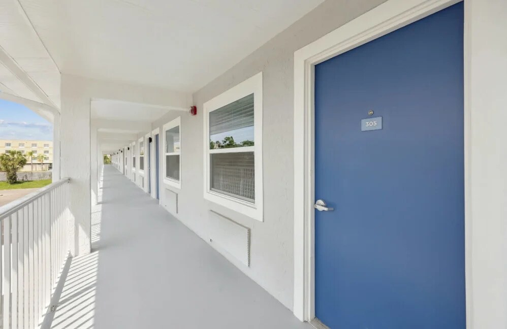 Building Photo - 6029 W Irlo Bronson Memorial Hwy