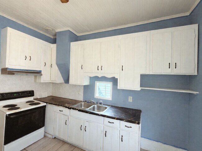 Building Photo - 1025 Hillyer Ave