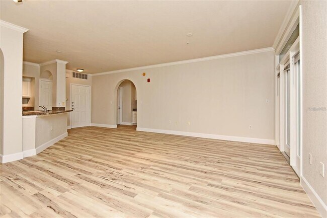 Building Photo - 911 N Orange Ave