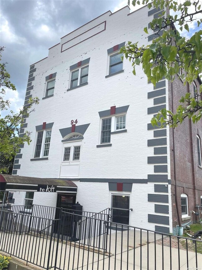 Primary Photo - 94 4th Ave