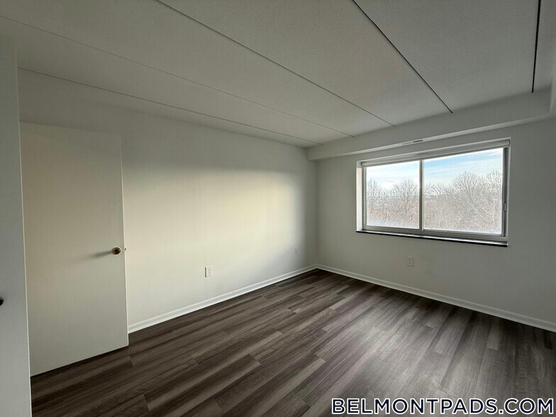 Building Photo - 53 Hill Rd