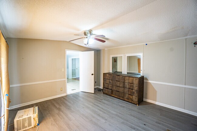Building Photo - 3804 Denman Dr