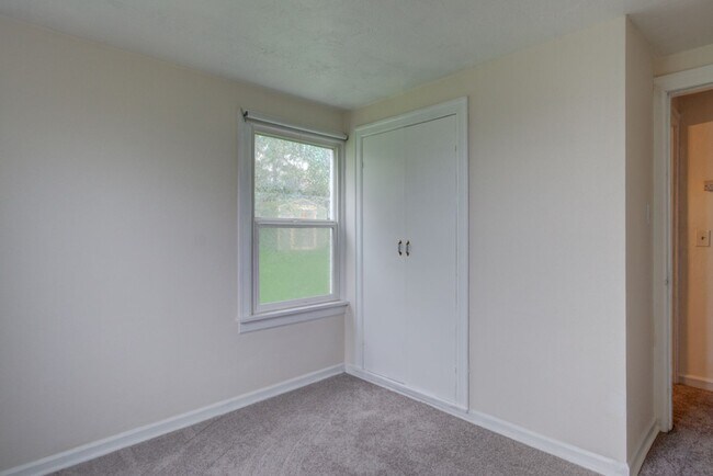 Building Photo - Charming 3-Bedroom Home Near Downtown Oak Harbor –Pet Friendly home.