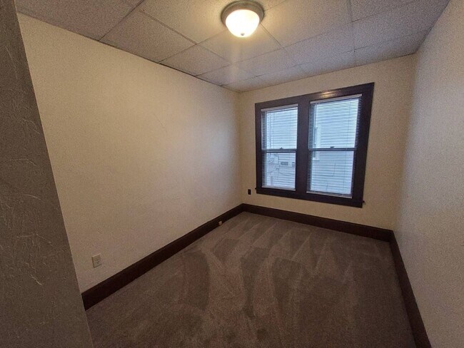 Building Photo - 373 Ahnaip Street