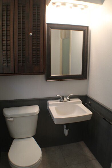 Building Photo - 628 Moraine Ave