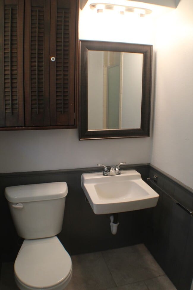 Building Photo - 628 Moraine Ave