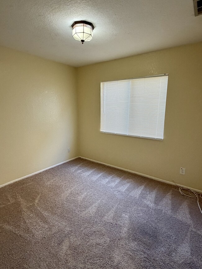 Building Photo - 15680 Shadow Mountain Ln