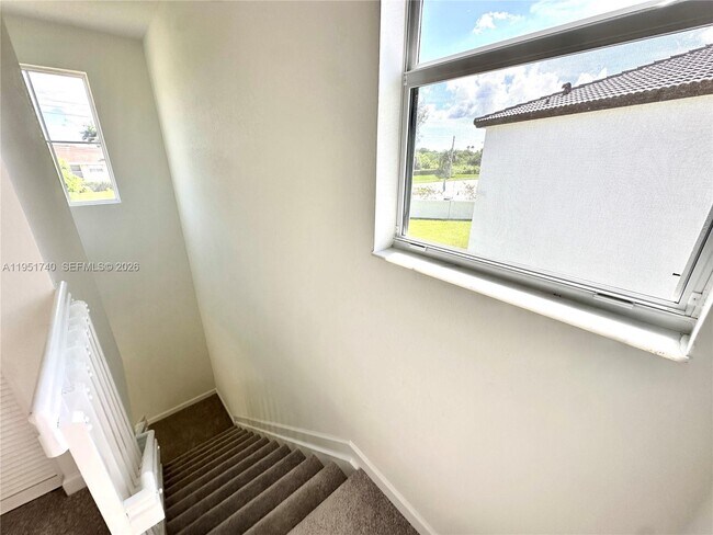 Building Photo - 2657 SE 24th Ct