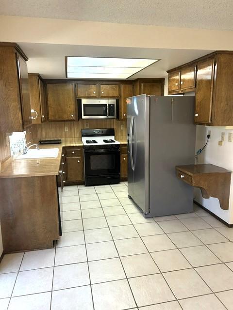 Building Photo - 2428 El Rancho Cir