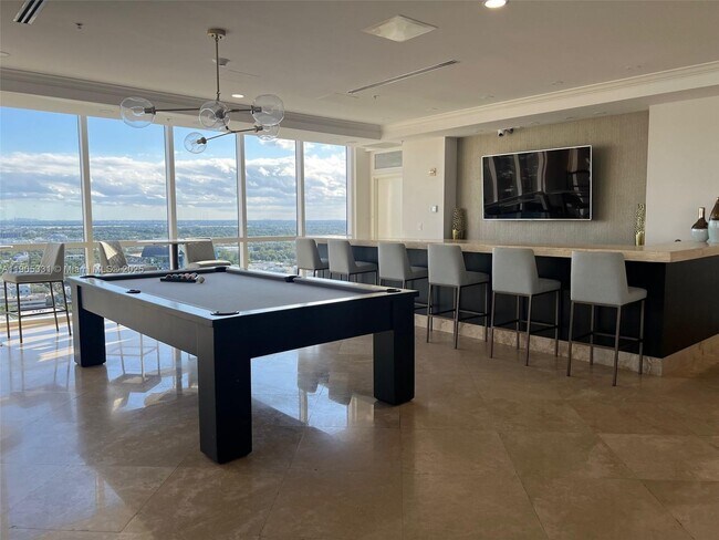 Building Photo - 511 SE 5 Ave