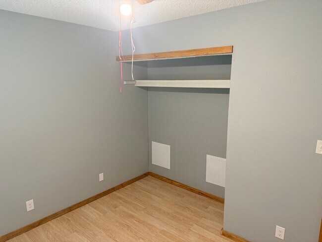 Building Photo - 663 Duke Ave