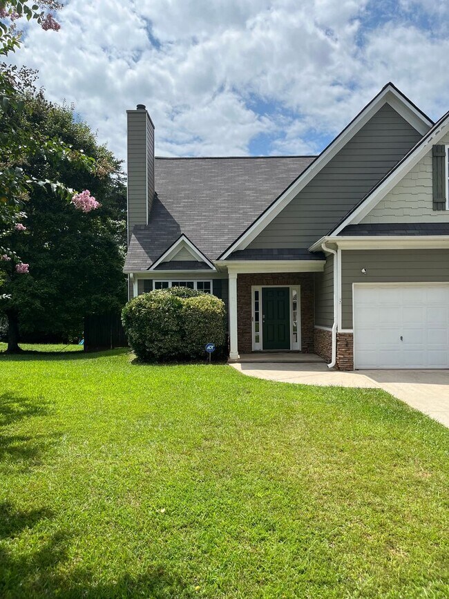 Building Photo - 5 Bedroom 3.5 Bathroom House in Douglasville GA