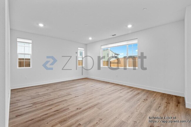 Building Photo - 5694 Loray Ln