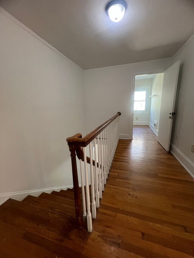 Building Photo - Spacious 4-Bedroom Brick Home with Hardwood Floors and Walk-In Closet