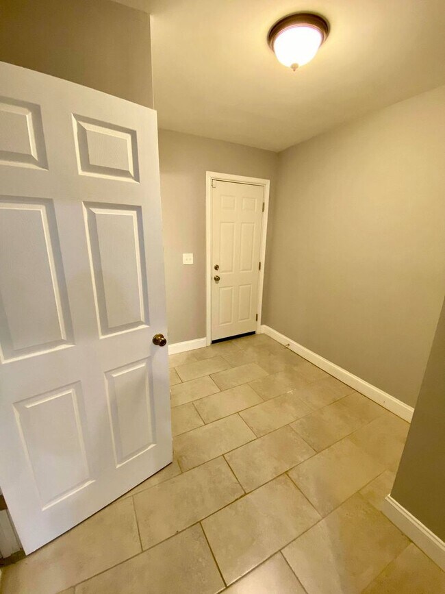 Building Photo - Stunning 2bed/3.5ba Highlandtown Home - Re...