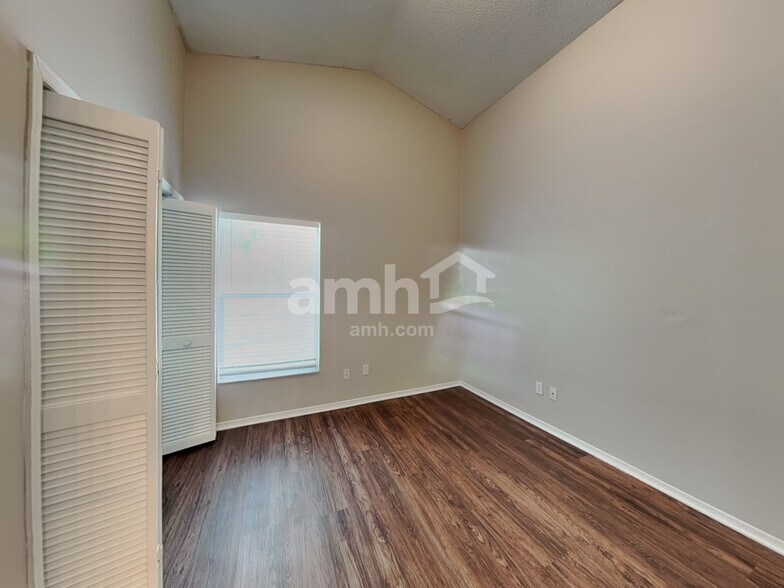 Building Photo - 503 Tree Shore Dr